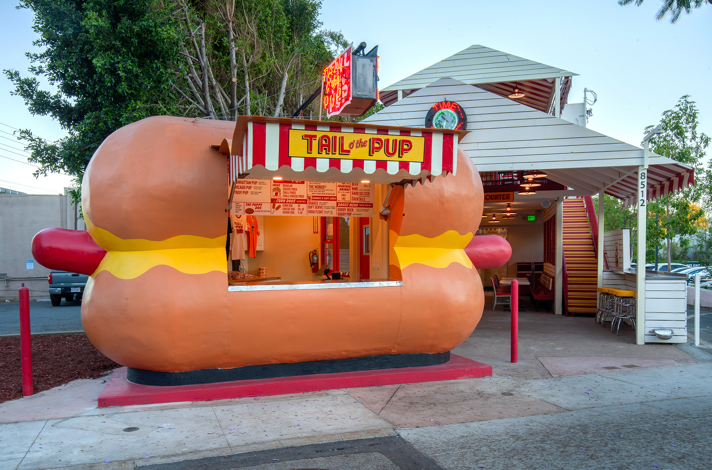 Iconic hot dog stand Tail o' the Pup reopens in West Hollywood – Time Out