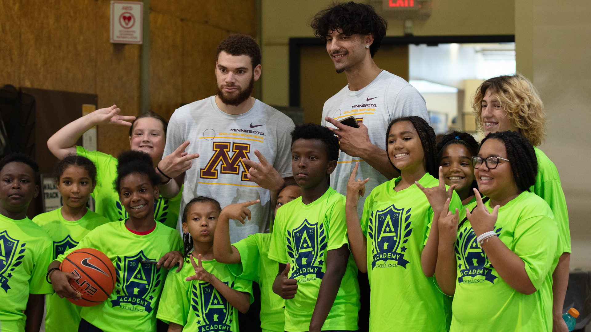 Gopher Men's Basketball In the Community – University of Minnesota Athletics – GopherSports.com