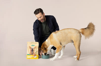 Chris Evans and Jinx are on a mission to make dog food healthier. – Yahoo Finance