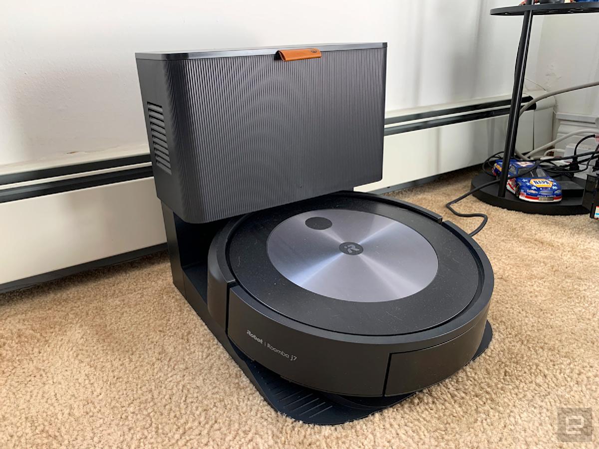 iRobot's pet poop-detecting Roomba j7+ vacuum is $200 off right now – Yahoo Finance