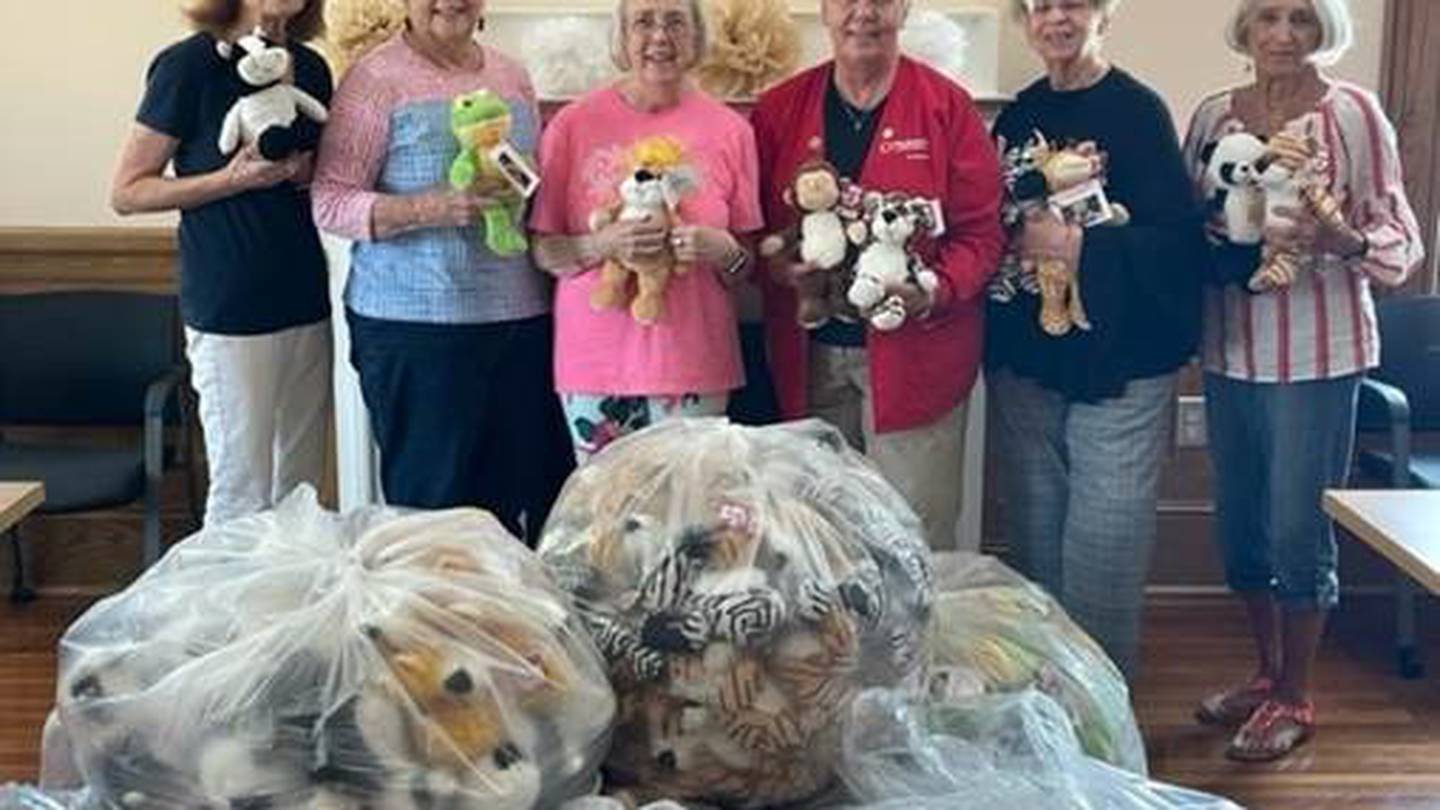 Piedmont Athens Regional Auxiliary donates $5000 for stuffed animals – WGAU