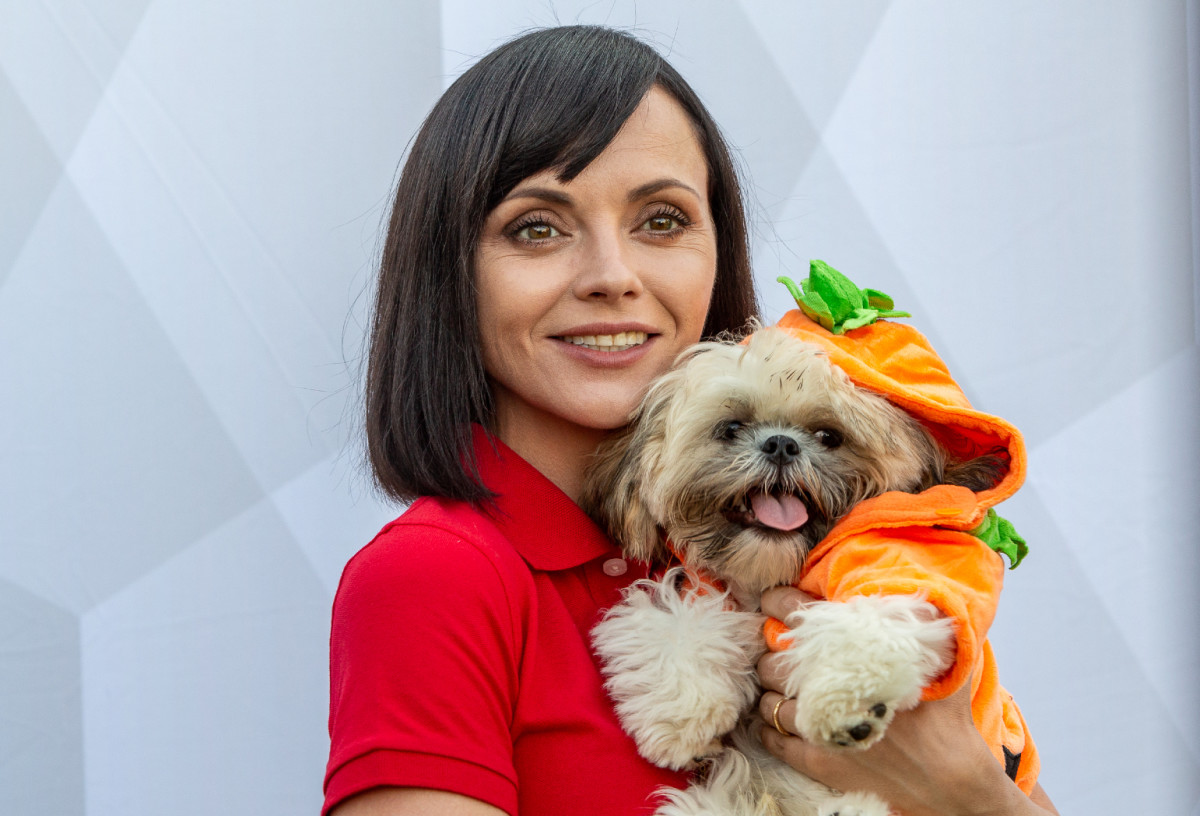 Christina Ricci Reveals How Her Family (Dogs Too!) Likes To Celebrate Halloween – Parade Magazine