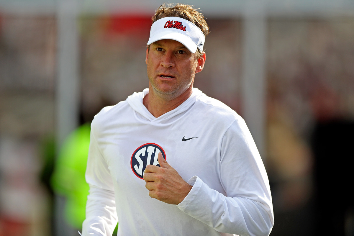 Look: Football World Reacts To The Lane Kiffin Dog News – The Spun