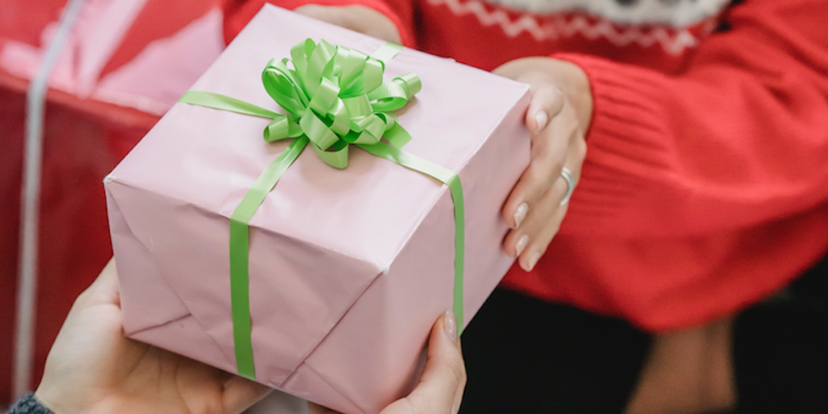 All Your Gift Giving Etiquette Questions, Answered – Brit + Co