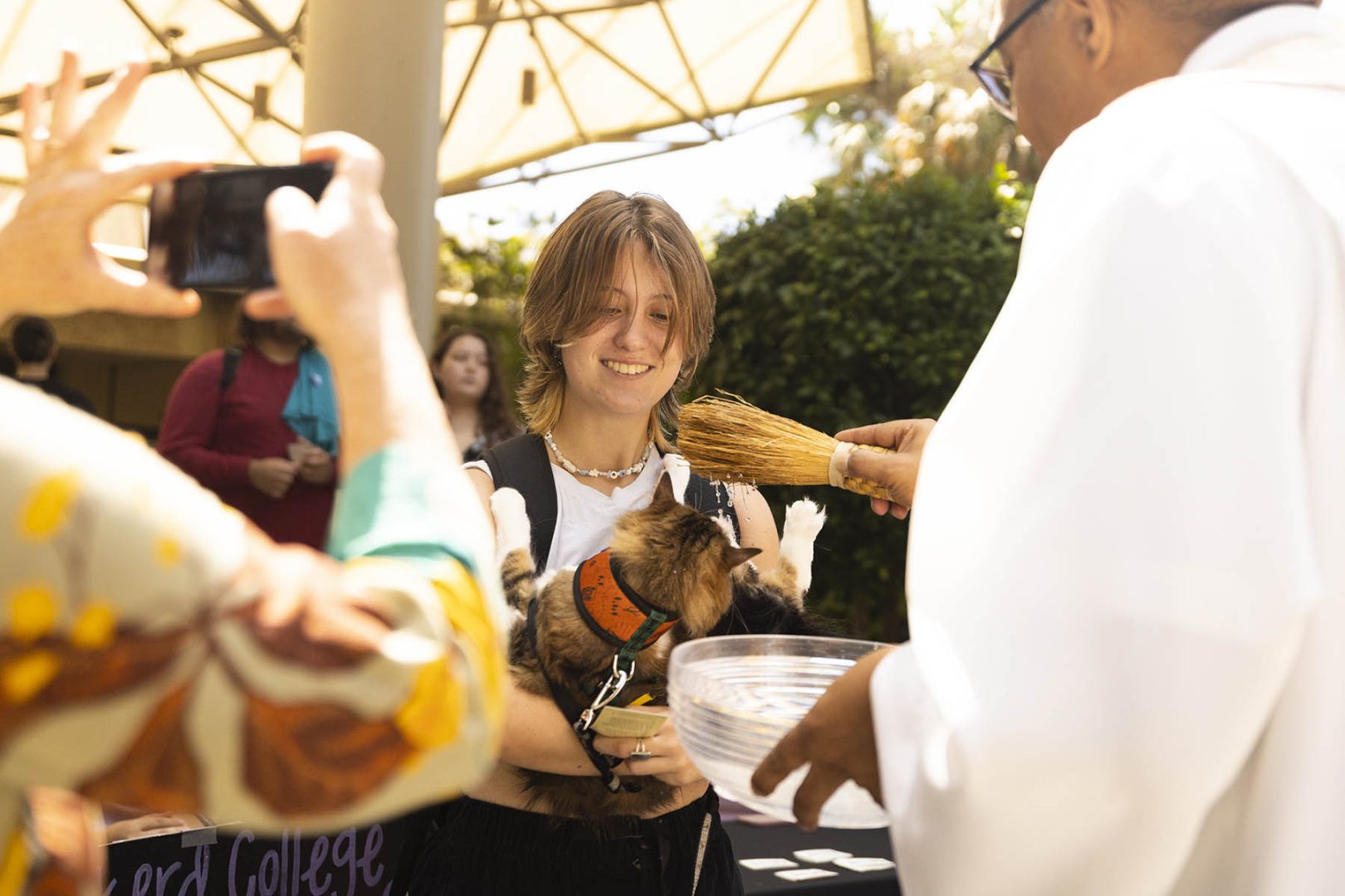 Campus pet community gathers for annual 'Blessing' ceremony – Eckerd College News