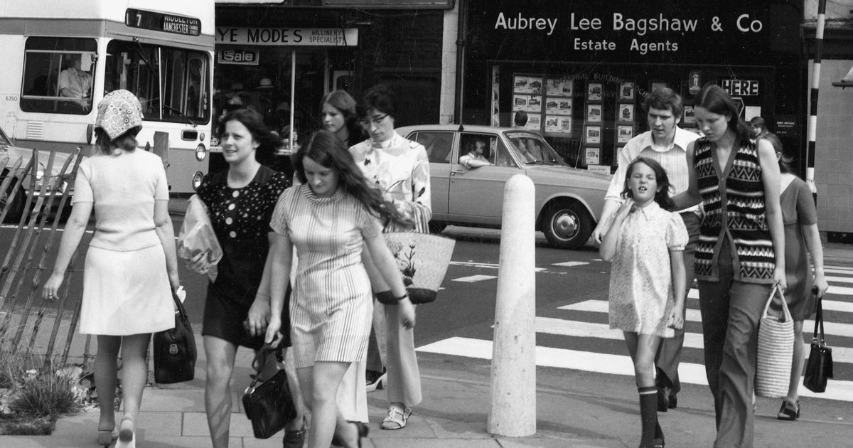 Greater Manchester shopping street and 70s fashion frozen in time in rare photos – Manchester Evening News