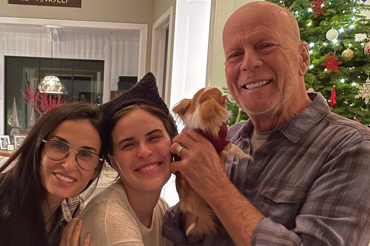 Bruce Willis cuddles dog in first family photos since retirement due to health – Yahoo News UK