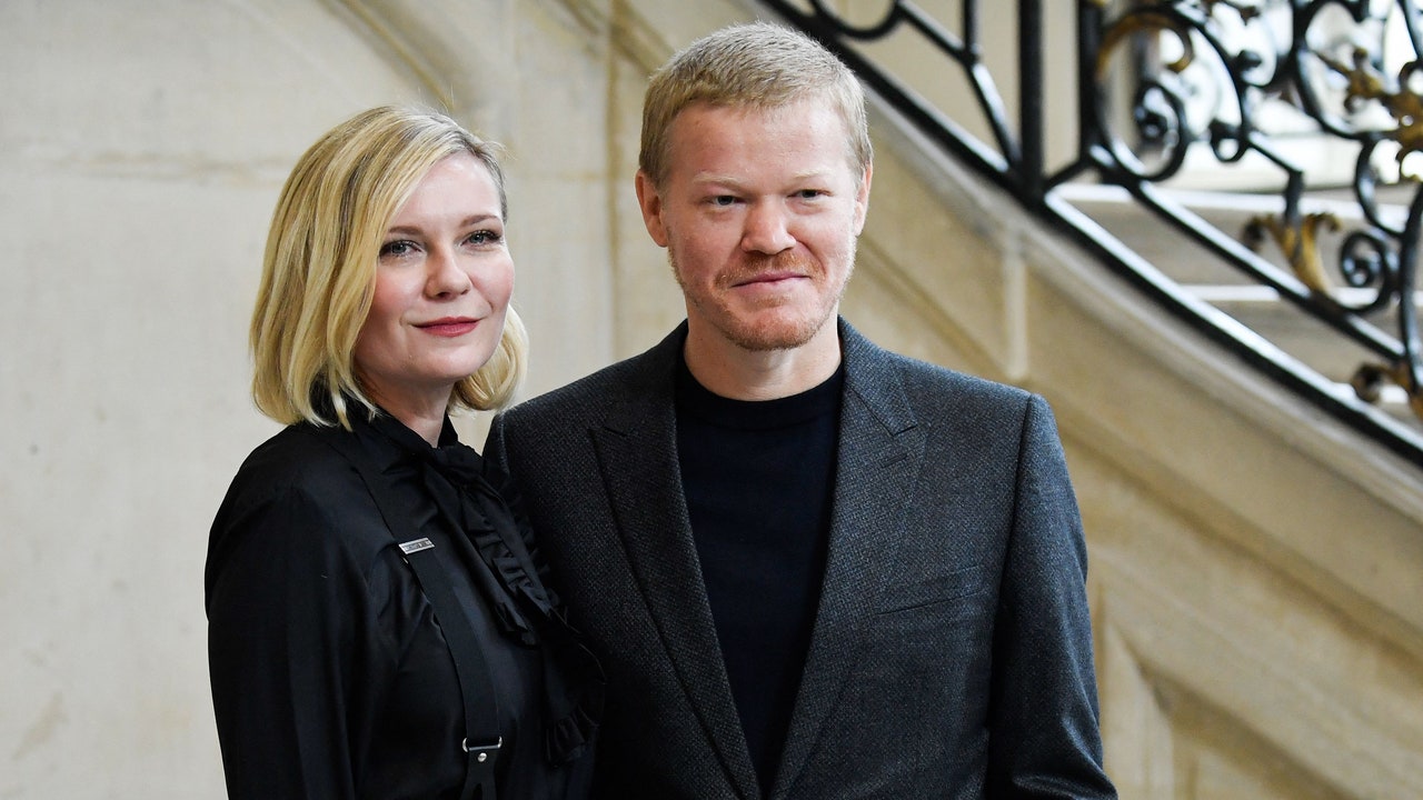 Welcome to Paris Fashion Week, Jesse Plemons! – GQ